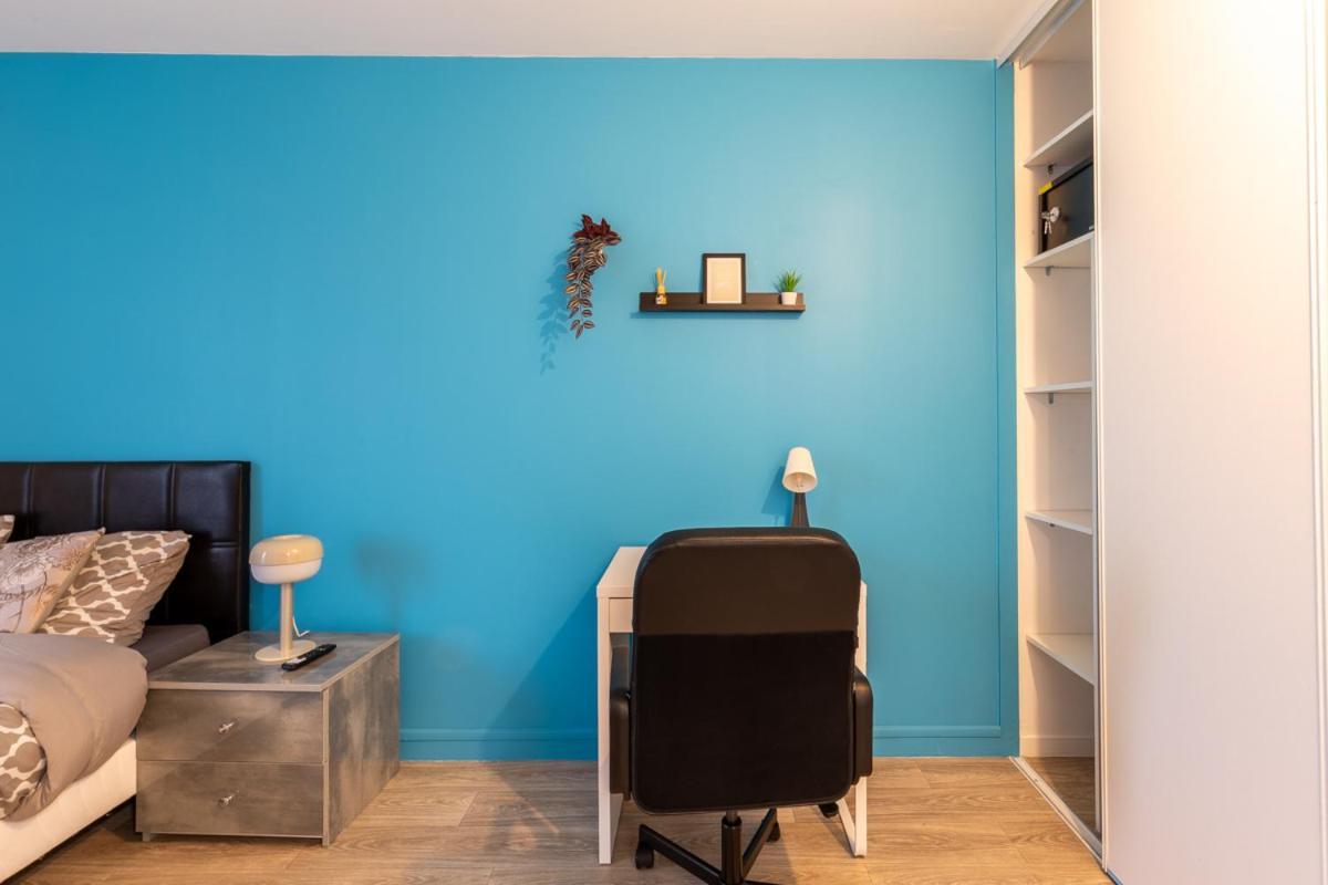 Le Beau Refuge Parisien De Cergy - Parisian Modern Flat At Cergy Bed and Breakfast Eksteriør billede